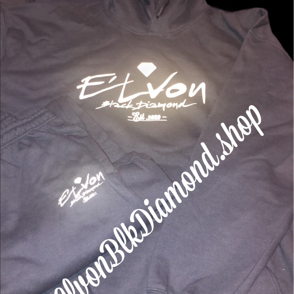 E’lvon sweatsuits